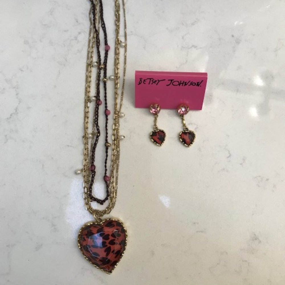 Betsey Johnson Pink Leopard Lucite Heart  Necklace & Earring Set ~ NEW